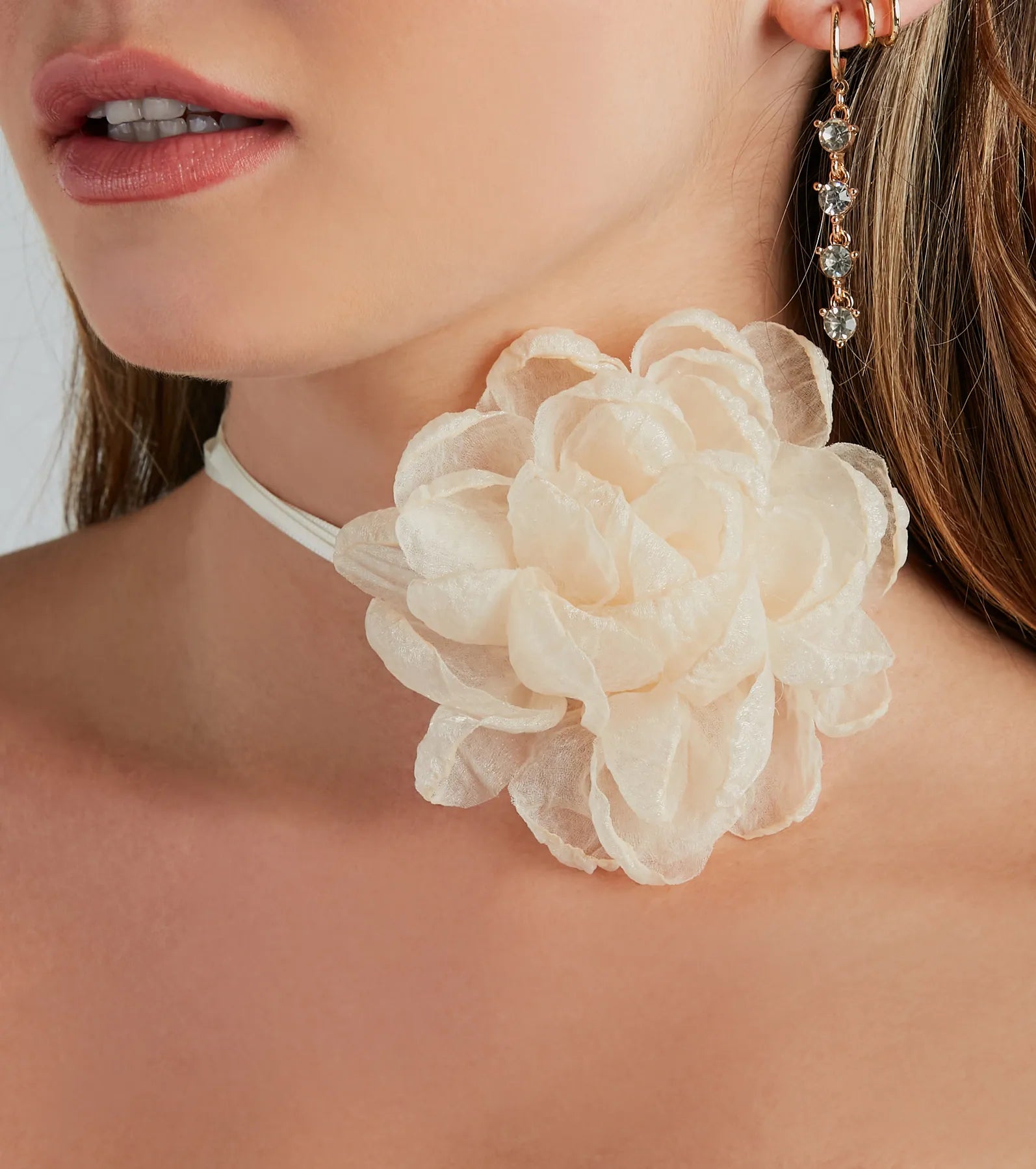 Serving Chic Style Rosette Flower Choker Necklace - Image 3