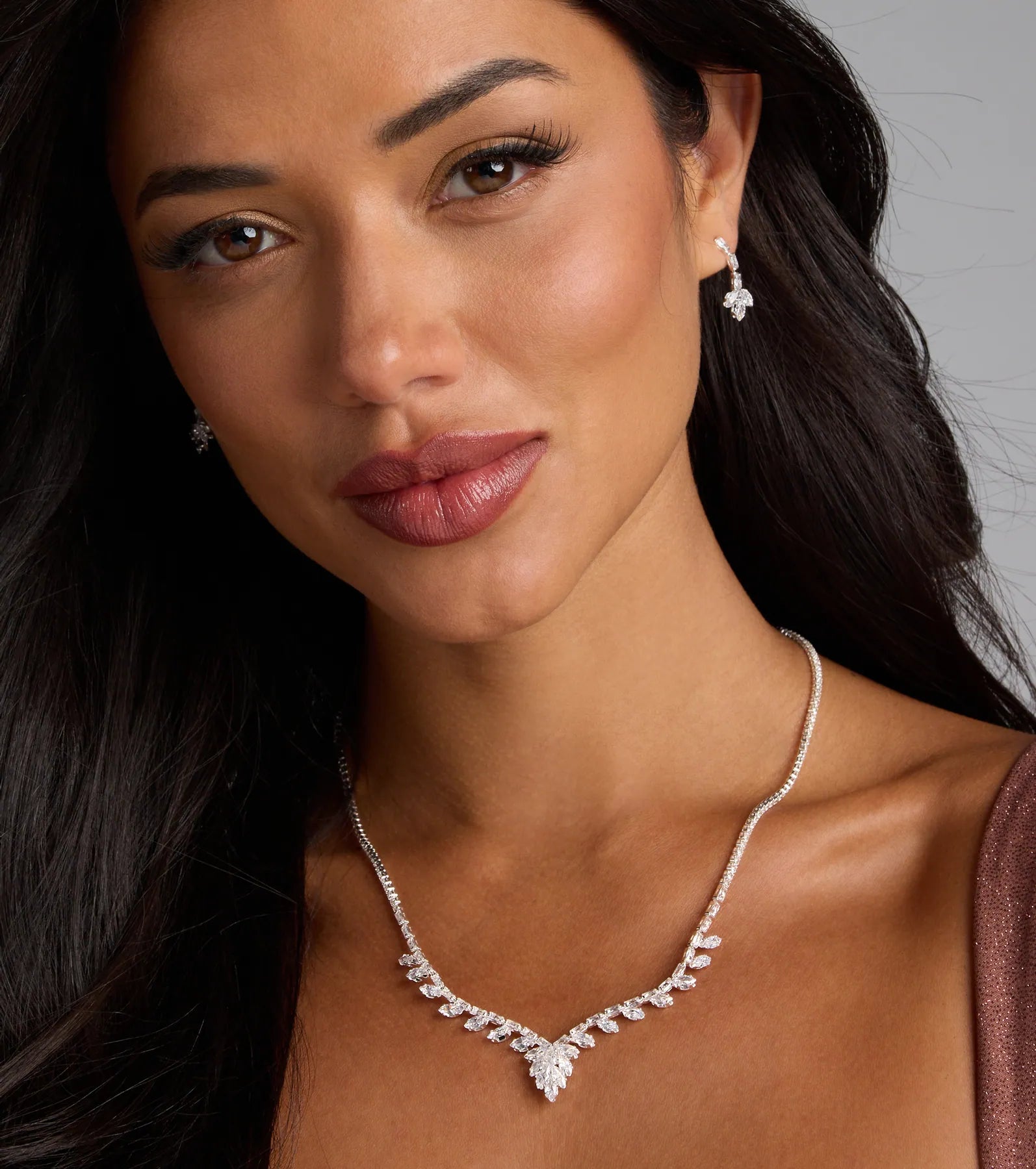 Dazzling Match Necklace And Earrings Set - Image 3