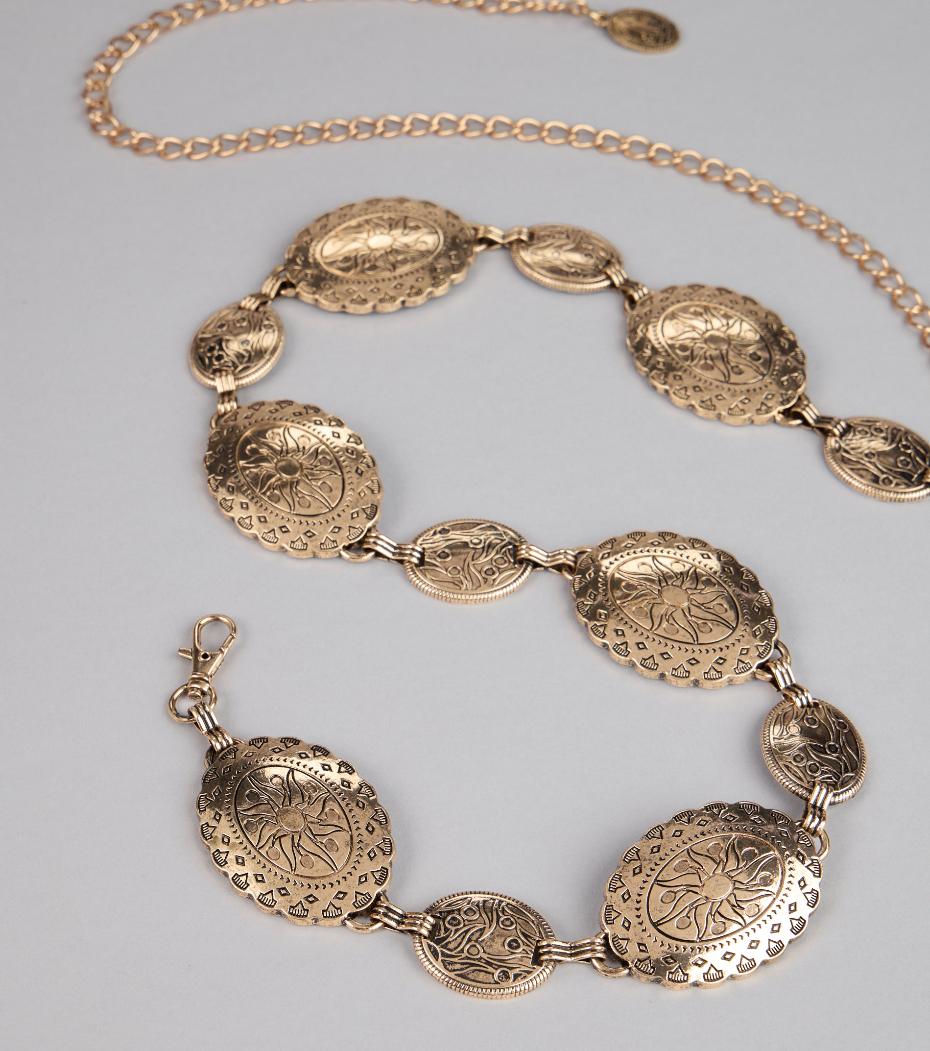 Gilded Elegance Medallion Chain Belt - Image 3