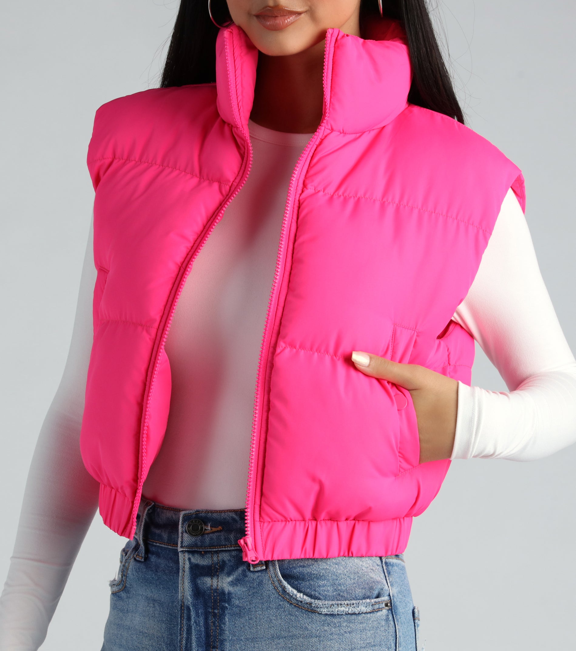 Layer Up Sleeveless Puffer Vest With Pockets - Image 3