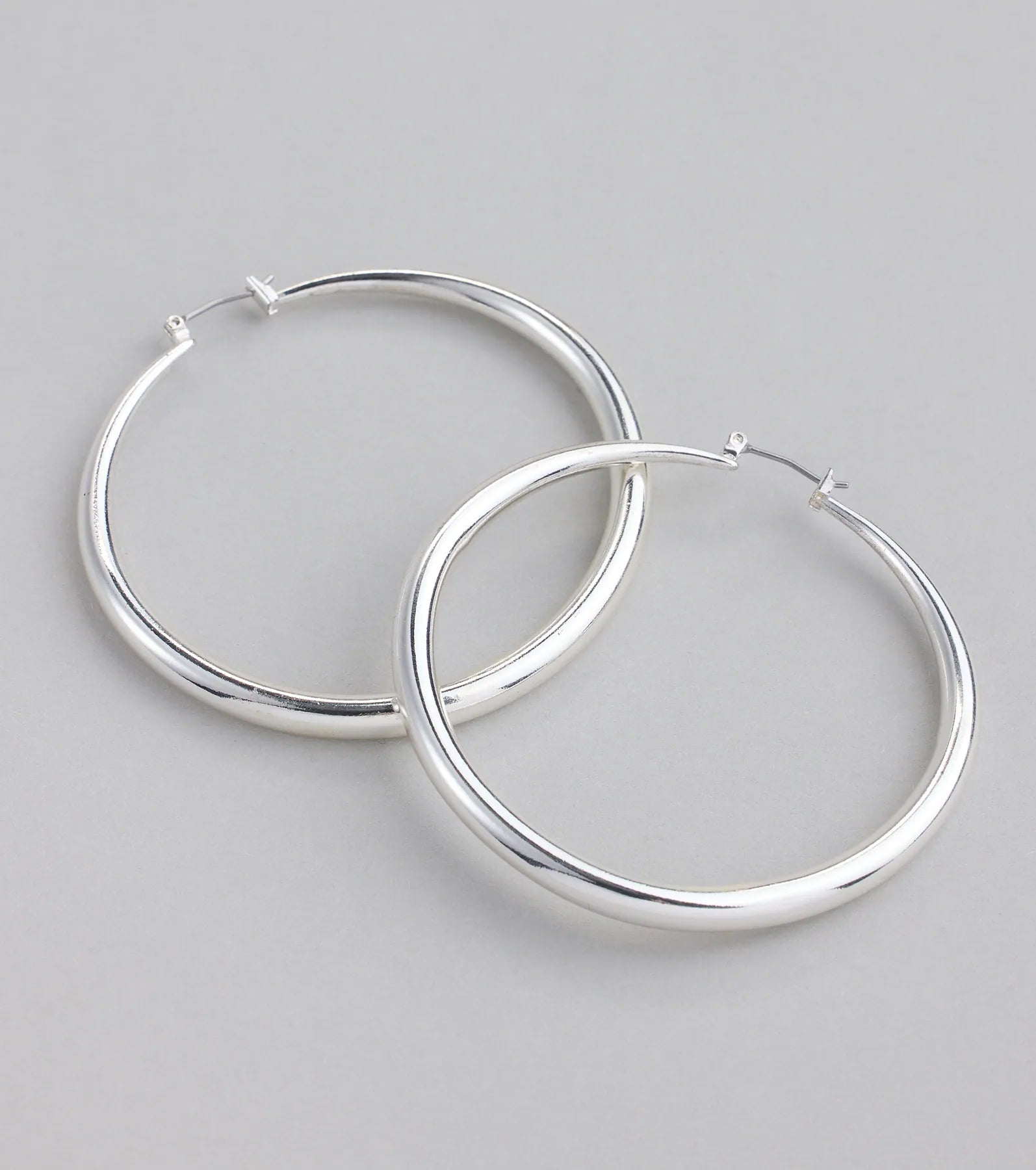 Sleek Glam Large Hollow Hoop Earrings - Image 5