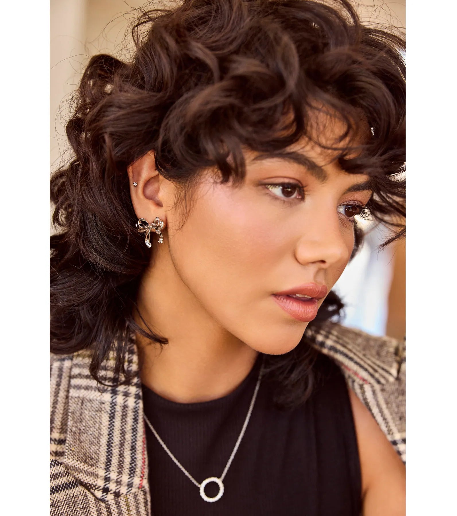 Pretty Shine Cubic Zirconia Circle Pendant Necklace - Image 3