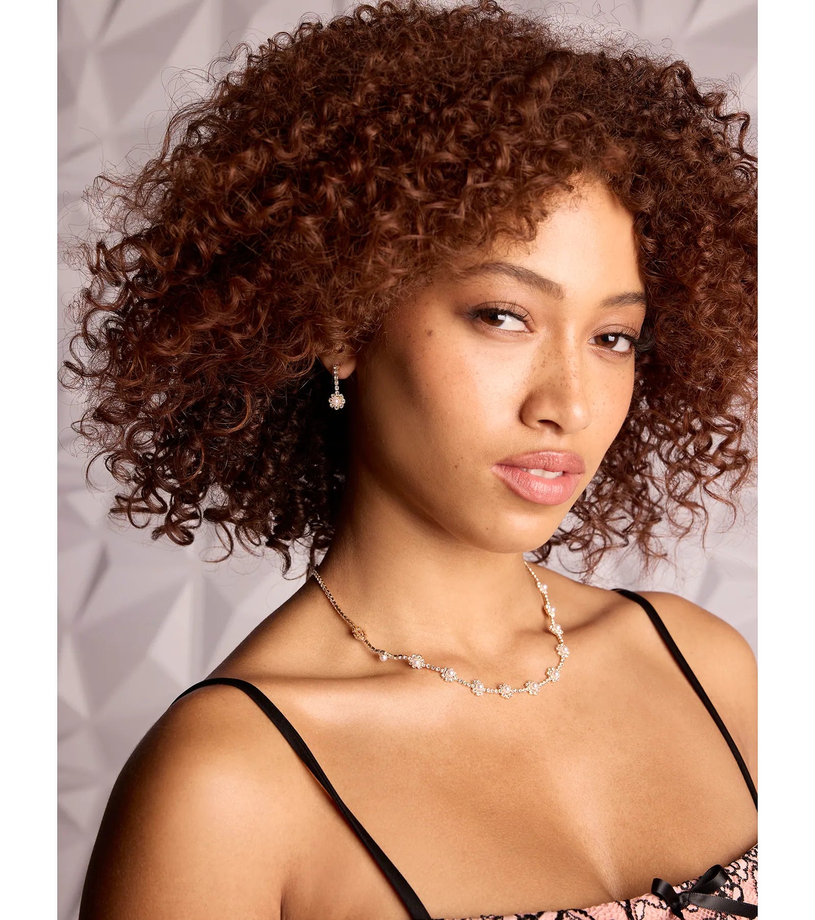 Unforgettable Faux Pearl Rhinestone Necklace And Earrings - Image 3